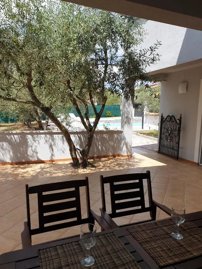 Apartments Villa Arancia Peruski