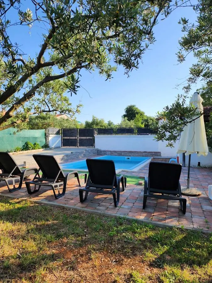 Apartments Villa Arancia Peruski 0*,