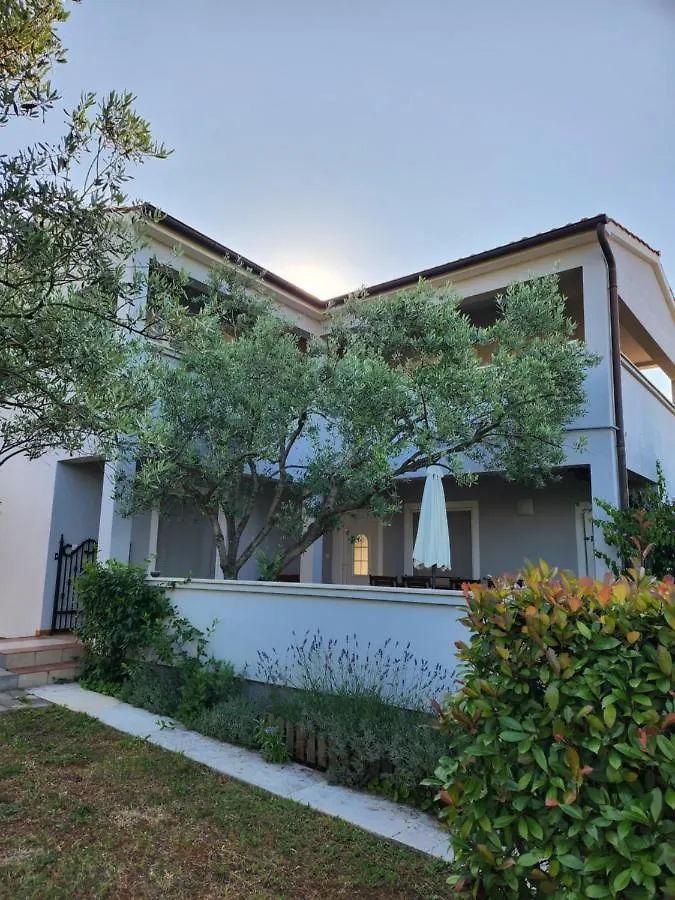 Apartments Villa Arancia Peruski